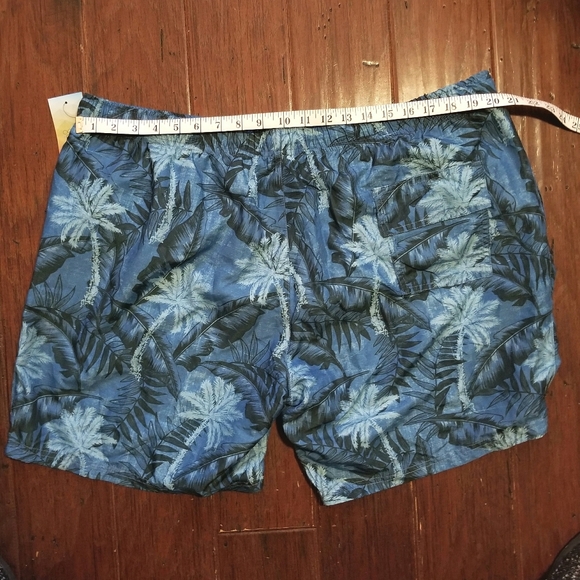 Tropical  Print men's shorts - Picture 2 of 5